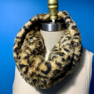 Animal print fuzzy neck warmer